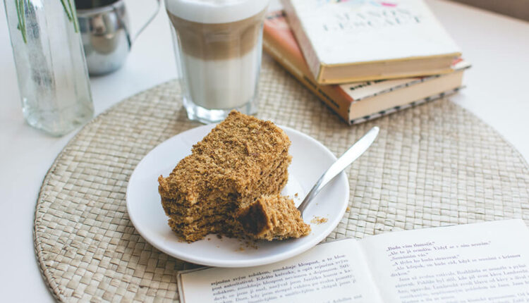 foodiesfeed.com_traditional-czech-honey-cake-caffee-latte.jpg